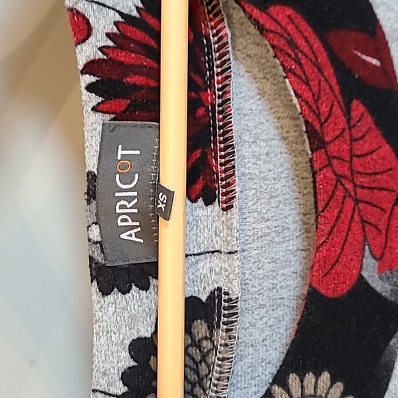 Cute short-sleeve dress by Apricot - Picture 2 of 6